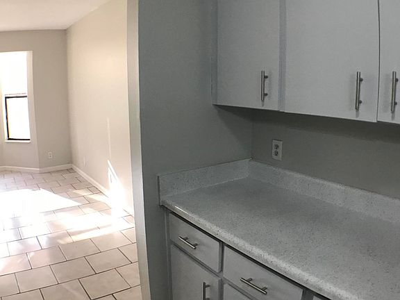 4th image of 4110 Maine St APT 6
