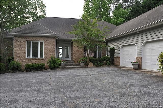 1st image of 21 Foxwood Dr