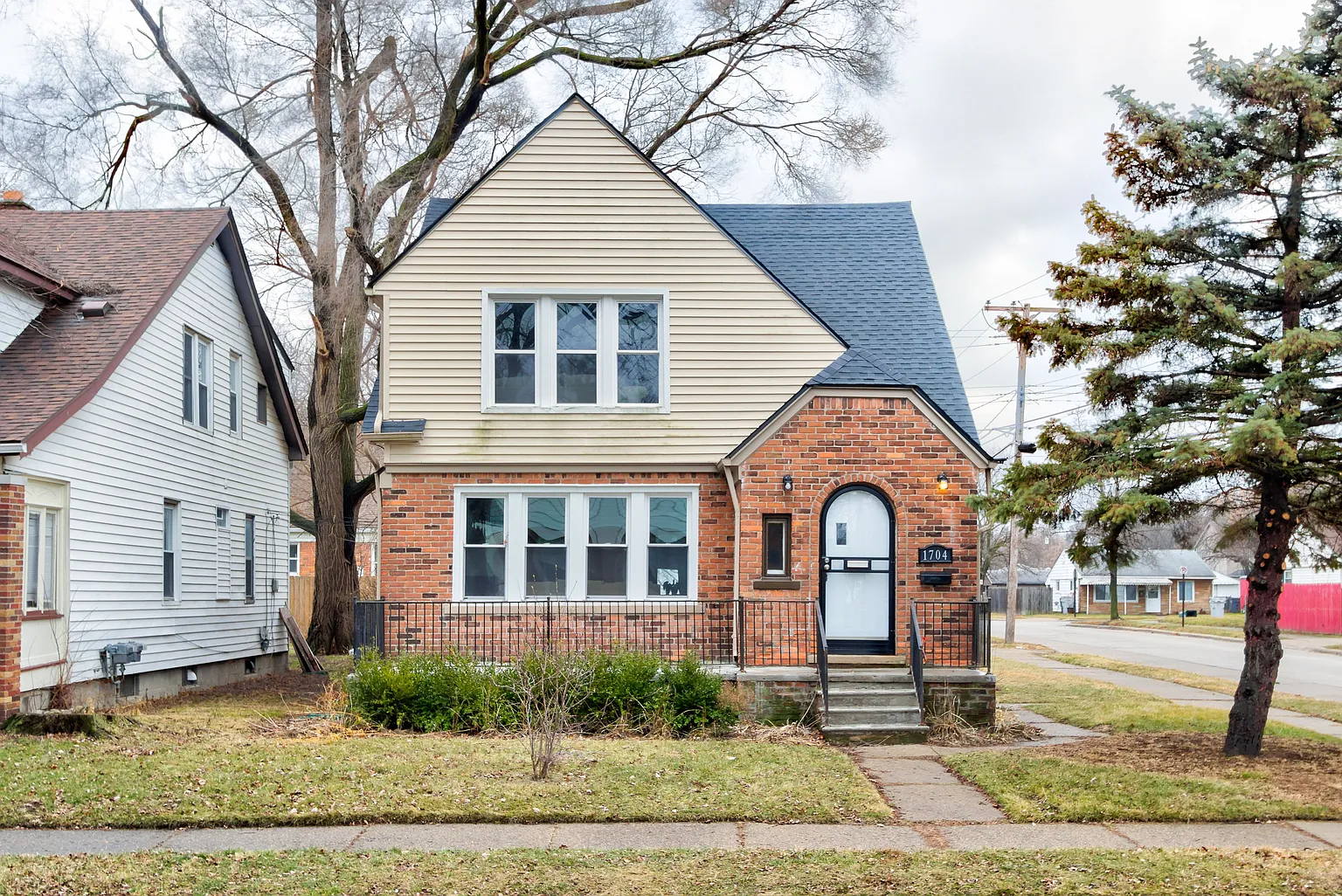 1704 E Granet Ave photo 1