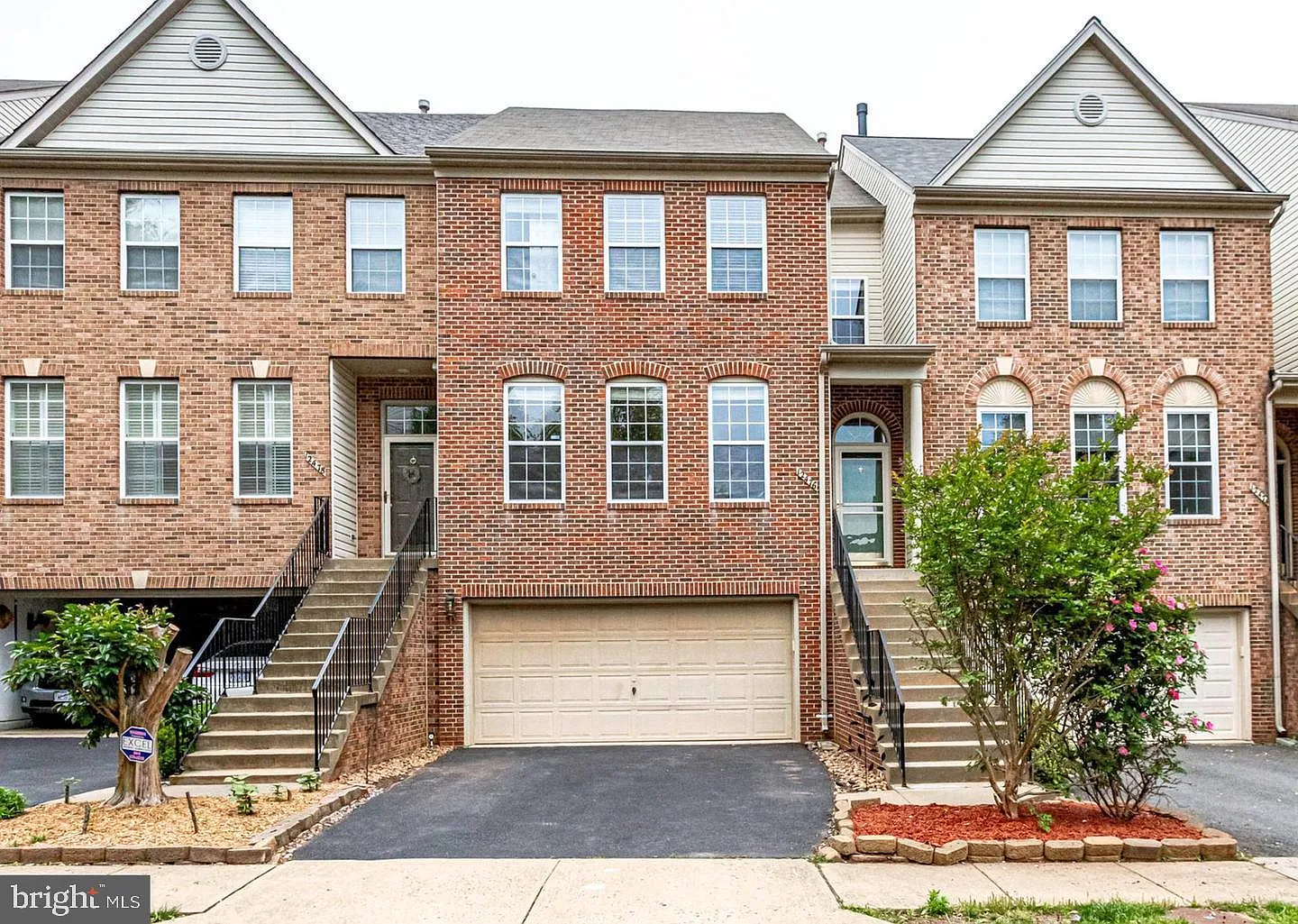 3 bed, 4.0 bath, 2395 sqft, $3,700 — Photo 1