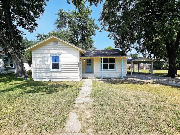 207 S Dallas St, Groesbeck, TX 76642