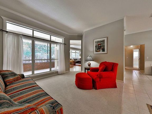 3rd image of 429 Oak Pond Dr