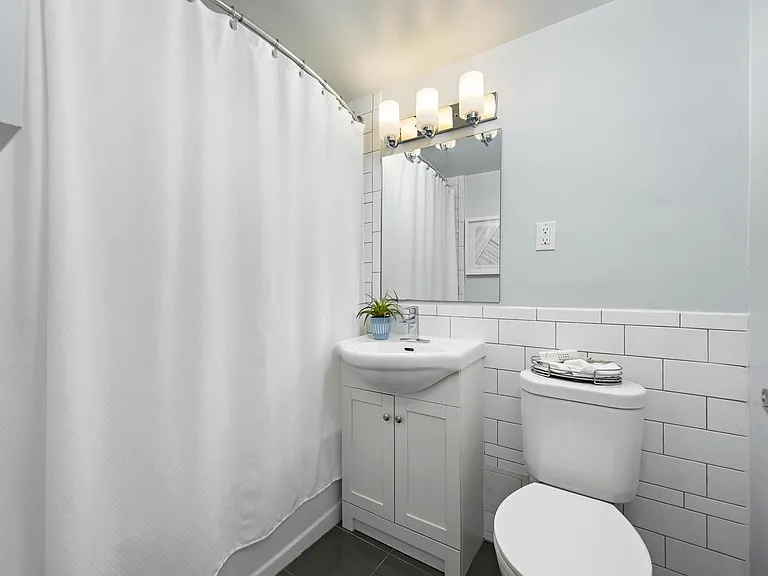 2050 Keele St — Photo 16