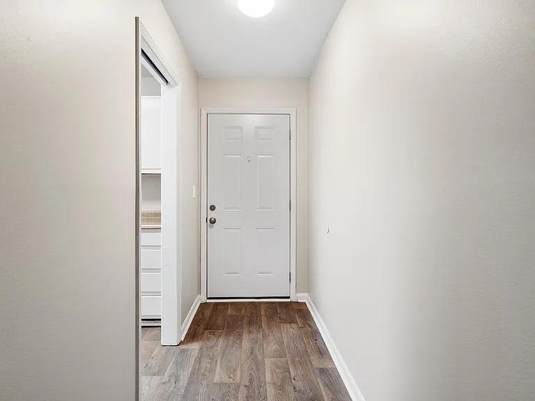 Winthrop Apartments — Photo 4