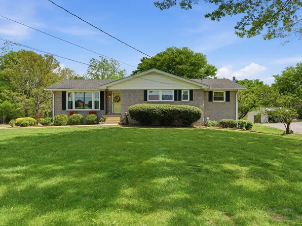 141 Maple Dr, Hendersonville, TN 37075