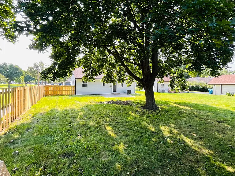 318 N Owen St — Photo 12