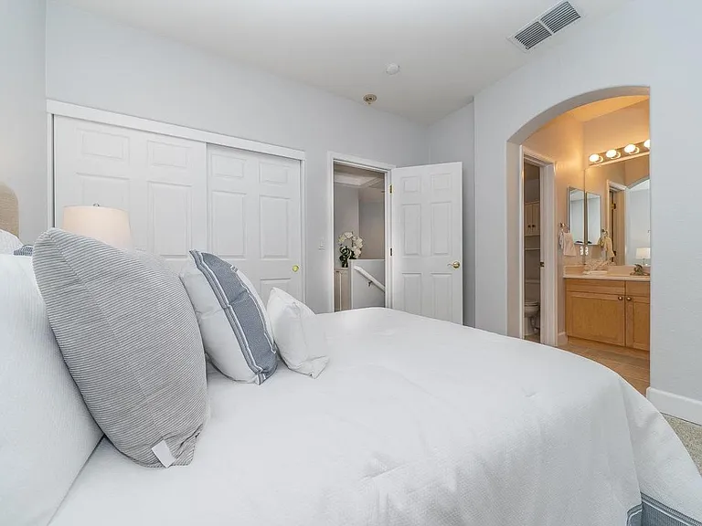 117 Serenity Pl — Photo 32
