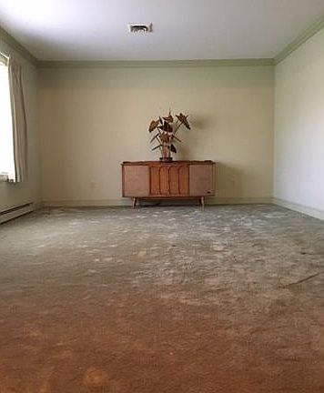 3rd image of 7483 Lexington Dr