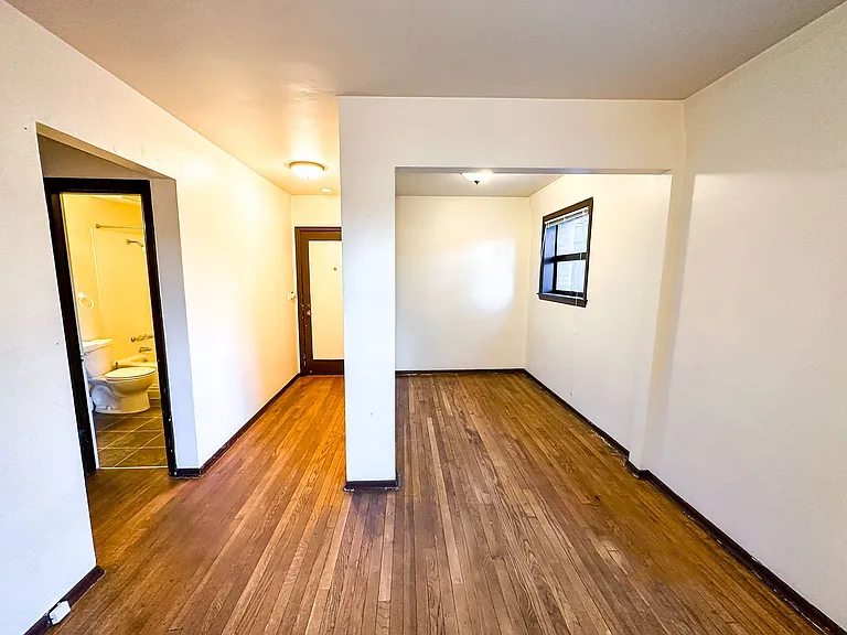 Montlake Apartments — Photo 19