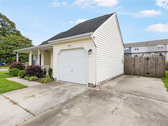 3rd image of 430 Waterwheel Cres