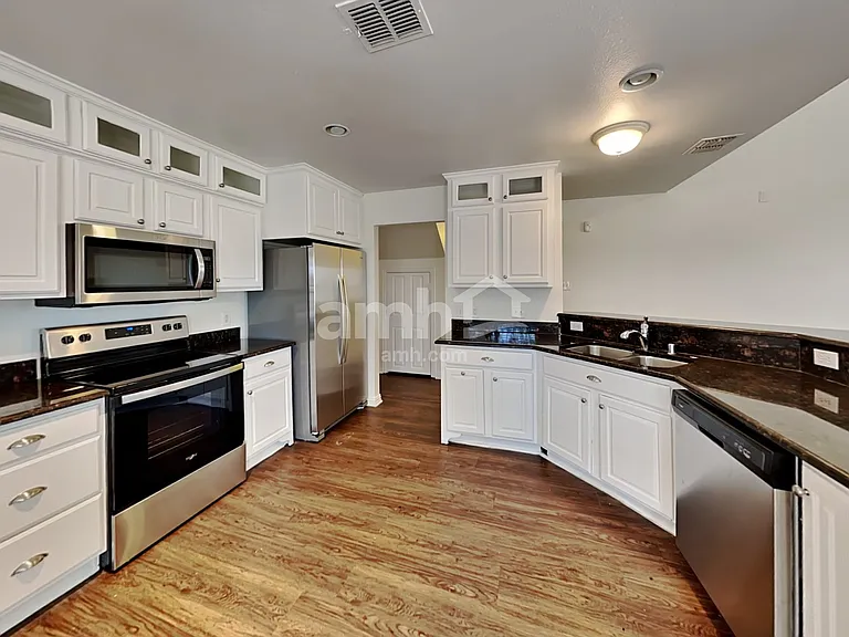 3933 Evergreen Ct — Photo 3