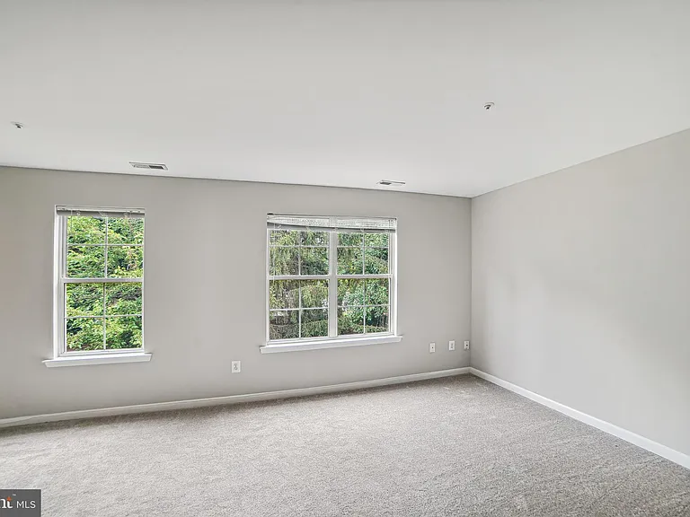 19 Harbor Tree Ct — Photo 4
