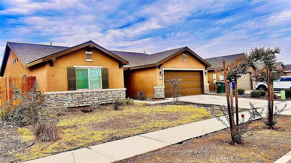 3 bed, 1446 sqft, $2,400 — Photo 1