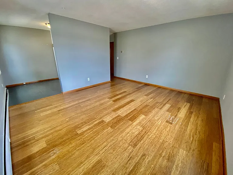 821 Marshall St Ne — Photo 2