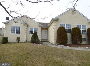 11 Braxton Ln, Burlington, NJ 08016