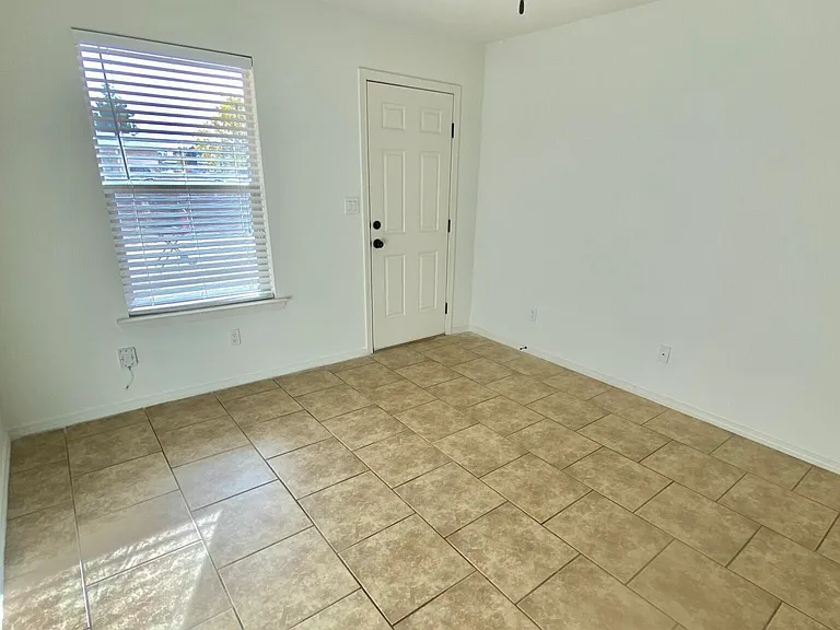 9228 San Lorenzo Ave #B — Photo 8
