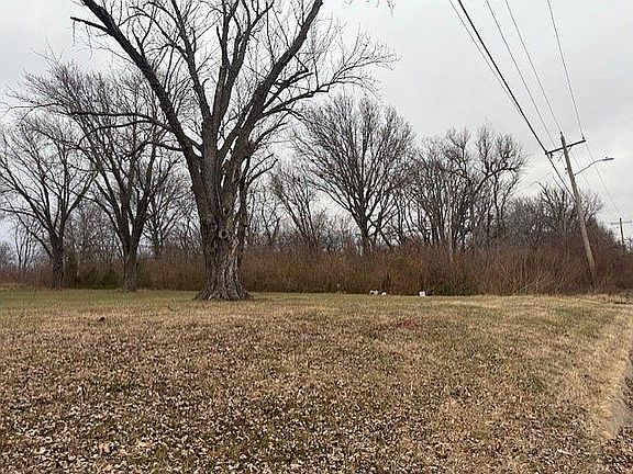 2nd image of 2450 SE 25th St