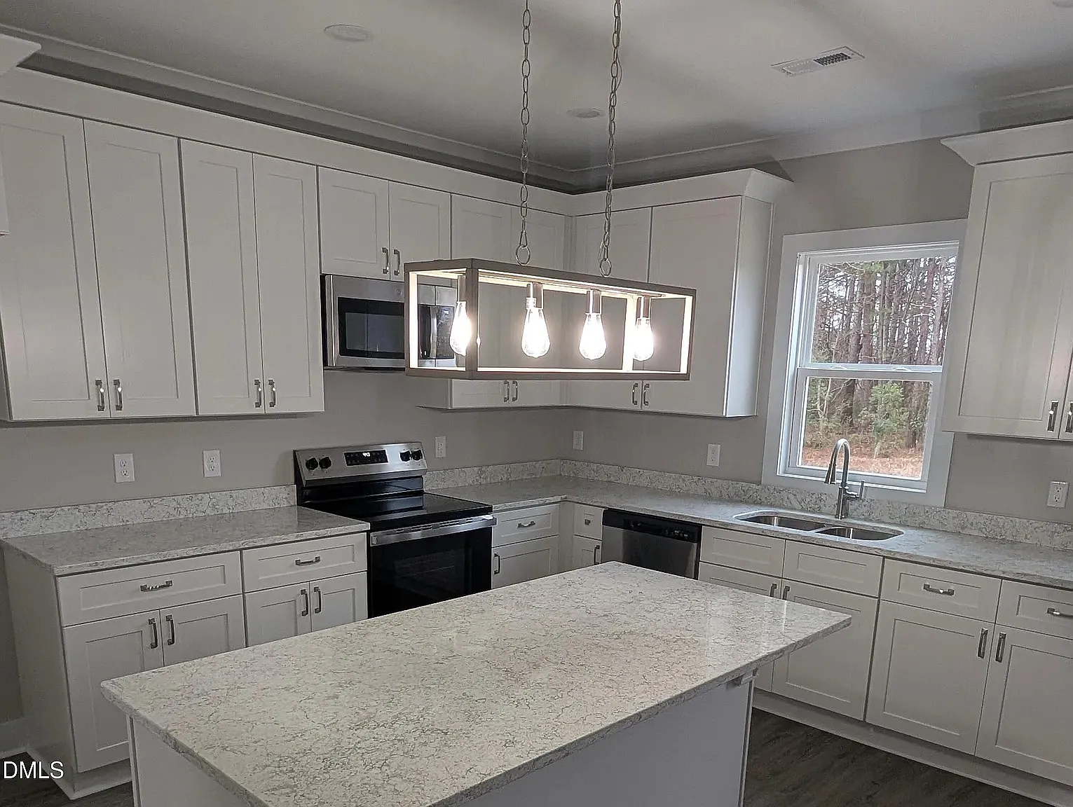 3 bed, 2.5 bath, 1609 sqft, $1,900 — Photo 2