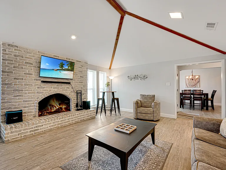 13421 Whispering Hills Dr — Photo 35