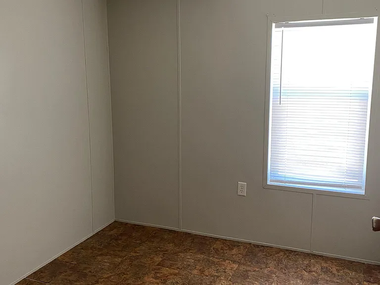 403 Shorey Dr — Photo 7