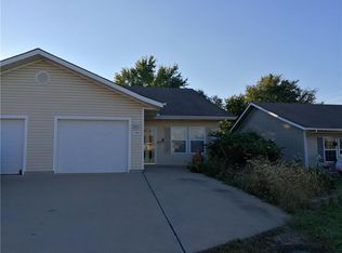 729 Meadow Ln APT B, Peculiar, MO 64078