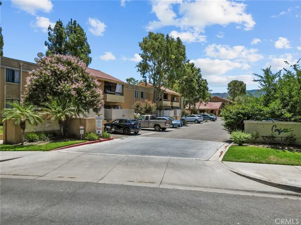 18750 Mandan St APT 1112, Santa Clarita, CA 91351