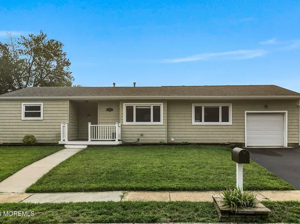 935 Gloucester Drive, Toms River, NJ 08753