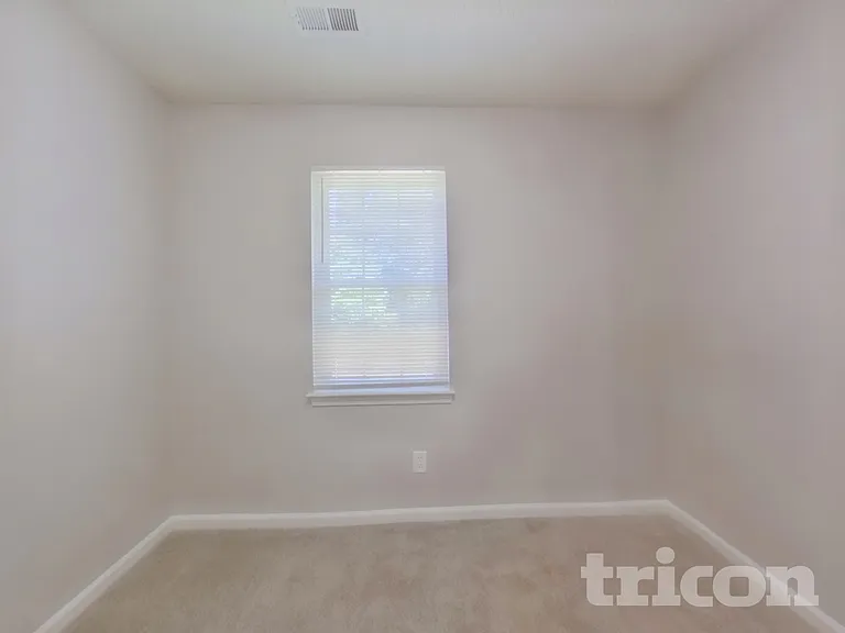235 Chattaroy Dr — Photo 11
