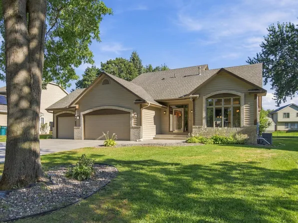 490 Hawthorn Rd, Lino Lakes, MN 55014
