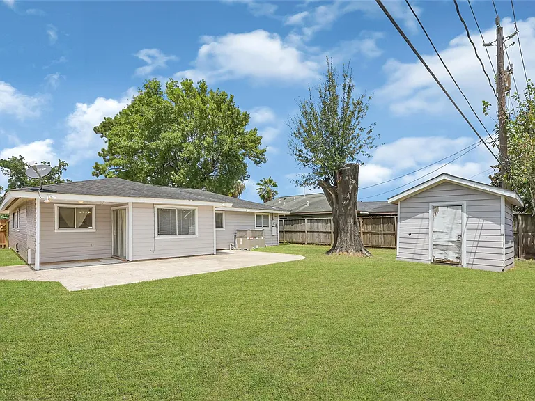 3816 Newton Dr — Photo 18