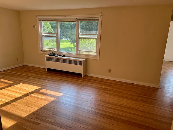 4th image of 544 Warren Rd APT 3