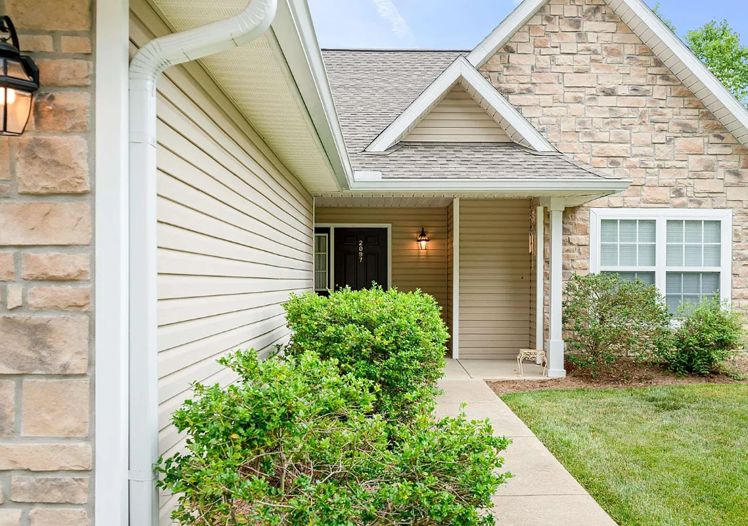 Arbor Ridge: 3 Bedroom, 2 Bath - Available Now! — Photo 1
