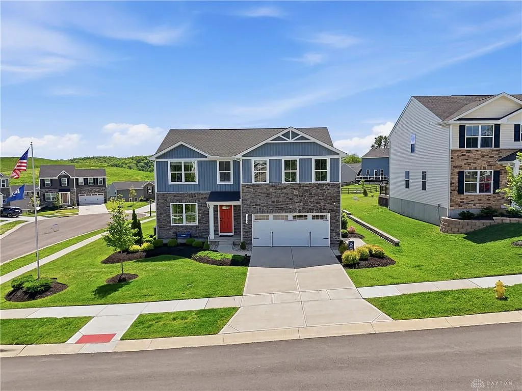 4 bed, 2.5 bath, 2200 sqft, $3,000 — Photo 1