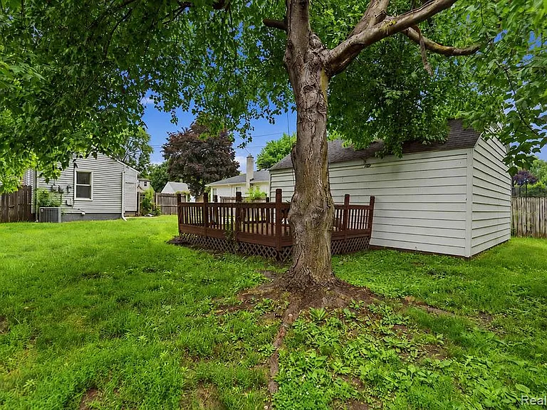 77 Huron Ave — Photo 19