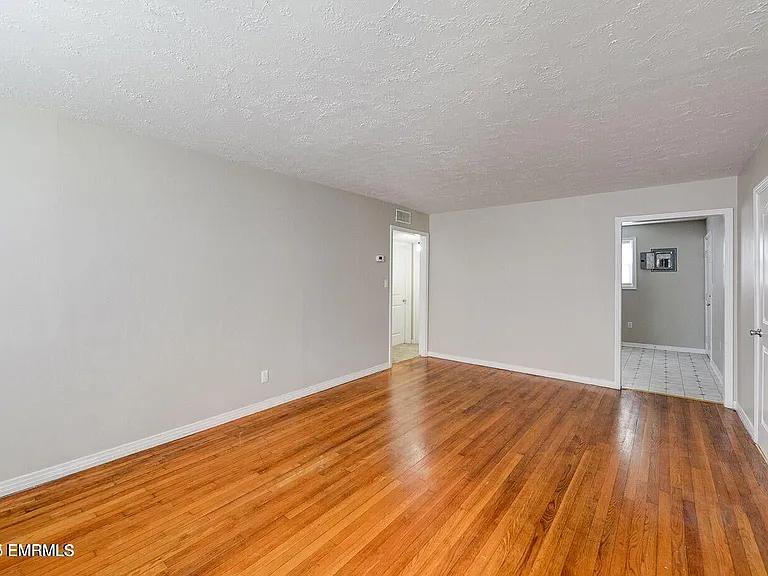 2213 23rd Ave — Photo 2