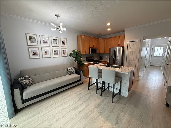 5th image of 370 Eden Ln Unit 3