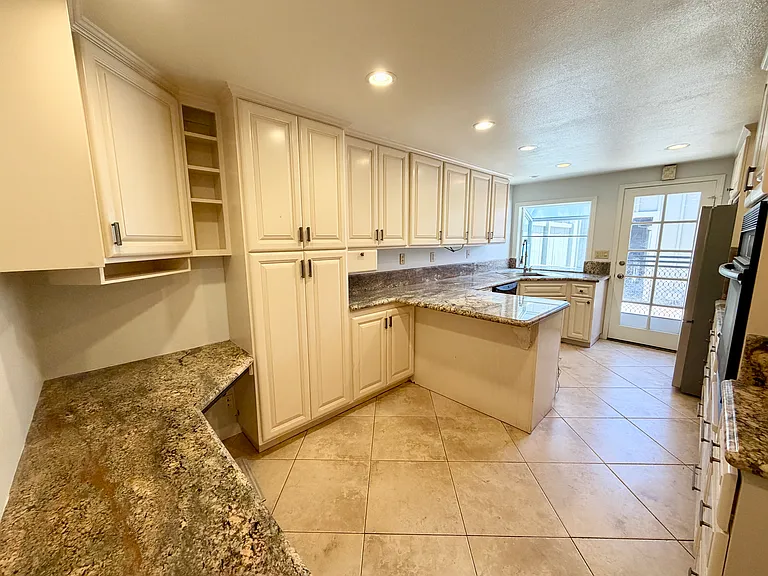 319 Spinnaker Way — Photo 9