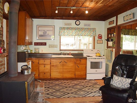 5th image of 2542 Roosevelt Way