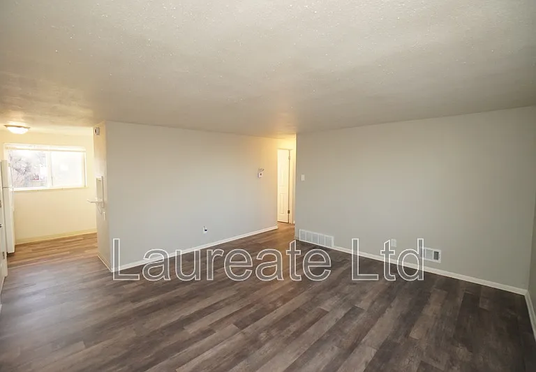 677 Miller Ct — Photo 2