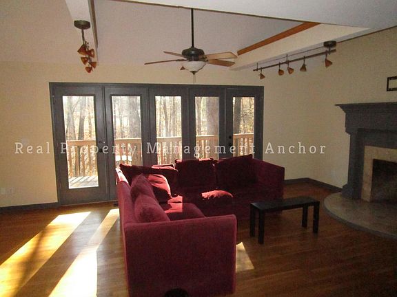 5th image of 171 Alexander Dr