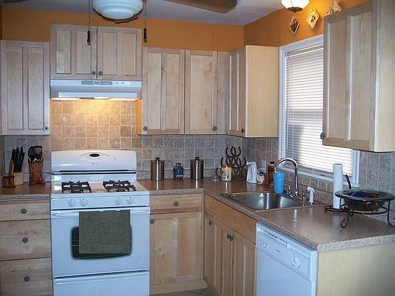 2nd image of 319 Coleman St