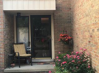 18278 University Park Dr, Livonia, MI 48152
