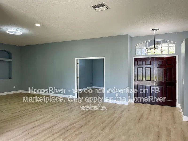 4 bed, 3.0 bath, 2828 sqft, $2,995 — Photo 3