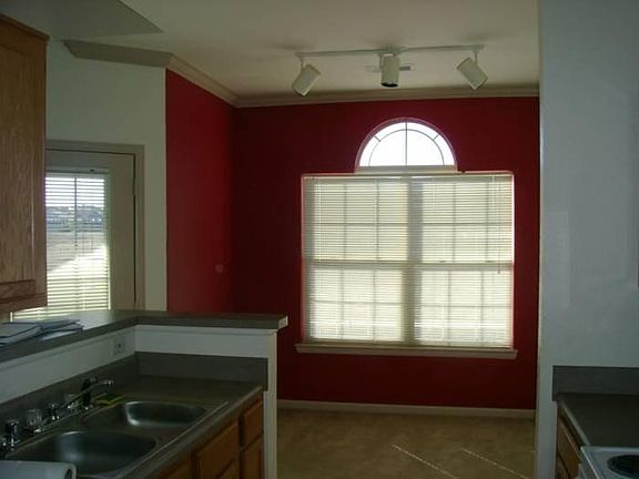 Kitchen & Dining