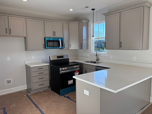 3rd image of 6062 Peregrine Ln