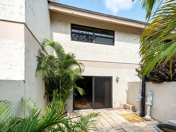 4th image of 2700 S Oakland Forest Drive #103