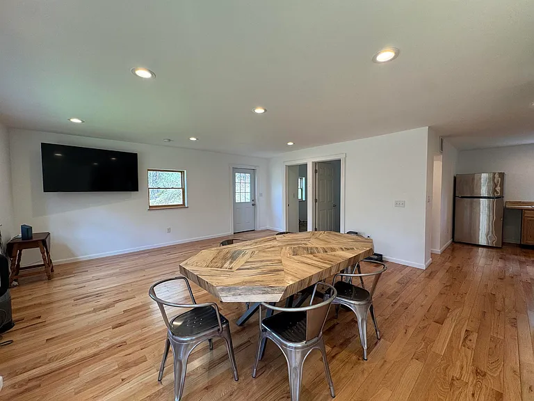 1377 Old Depot Rd — Photo 12
