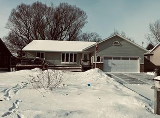 370 7th St SW, Plainview, MN 55964