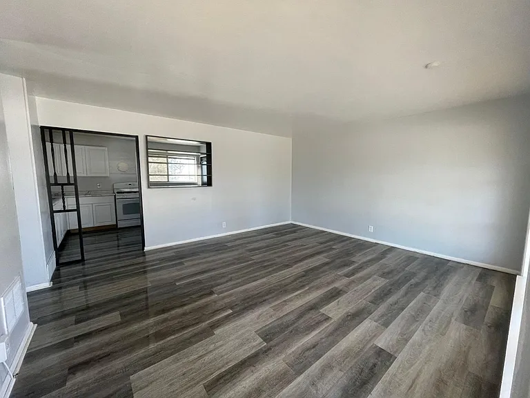 3421 Elmhurst Dr — Photo 11