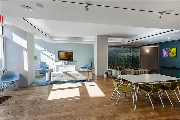 Rented by R New York | media 54